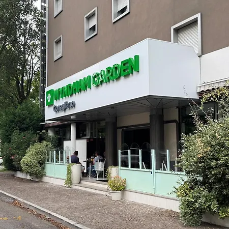 ホテル Wyndham Garden コネリアーノ