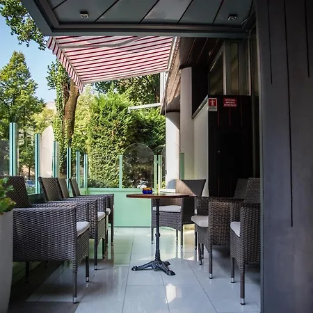 Wyndham Garden Отель Конельяно